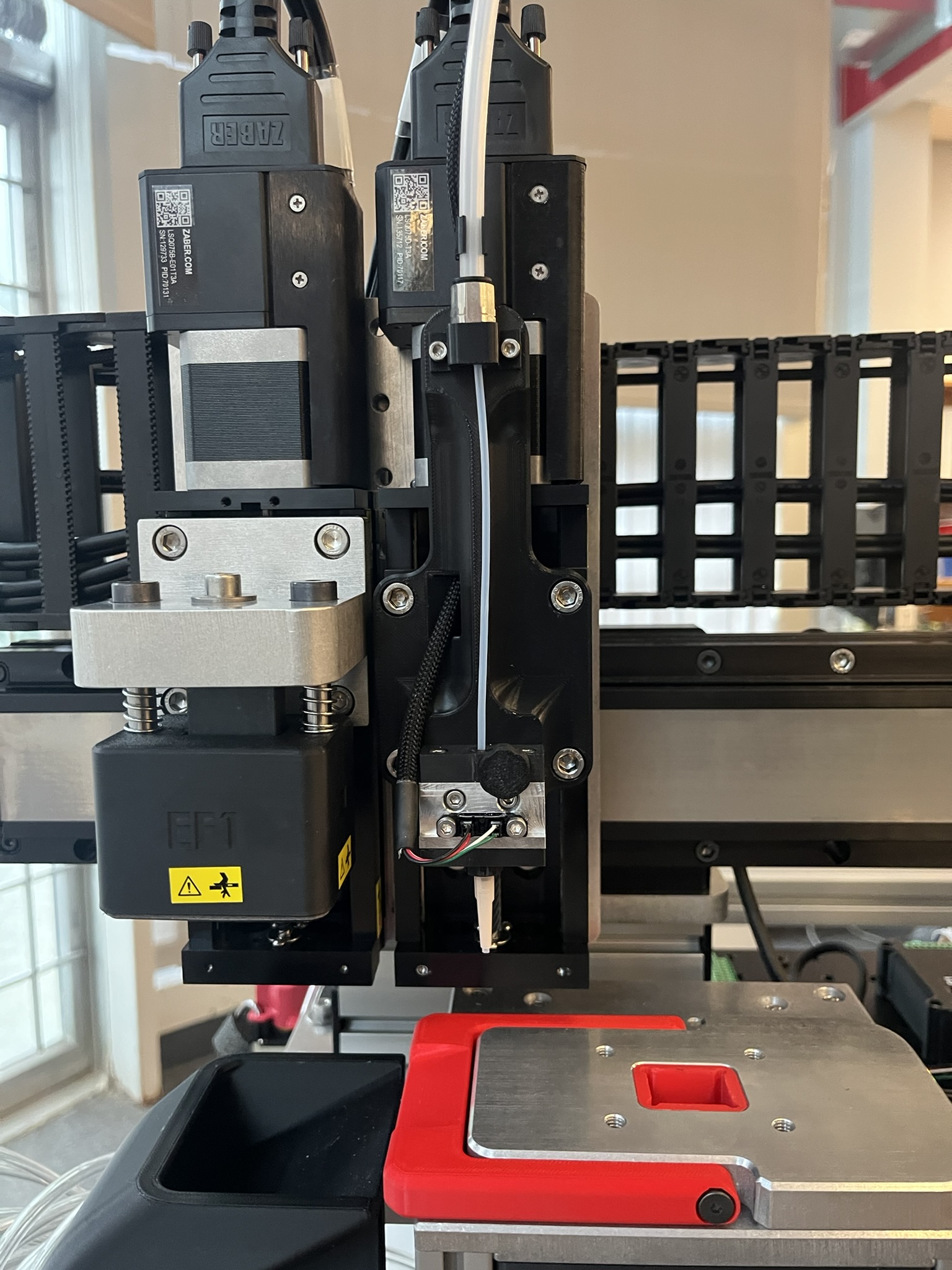 Nozzle assembly on vertical stage